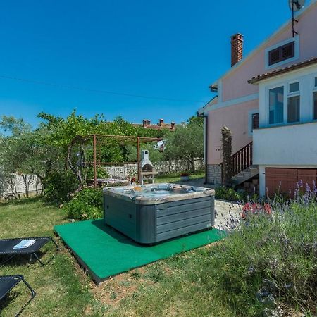 Ferienhaus Zora with Whirlpool Sveti Lovreč Pazenatički Exterior foto