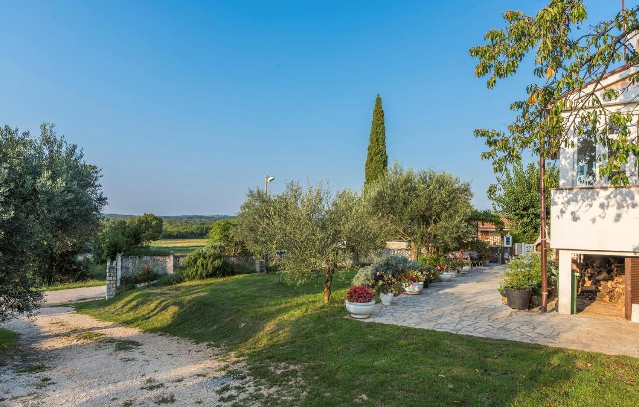 Ferienhaus Zora with Whirlpool Sveti Lovreč Pazenatički Exterior foto