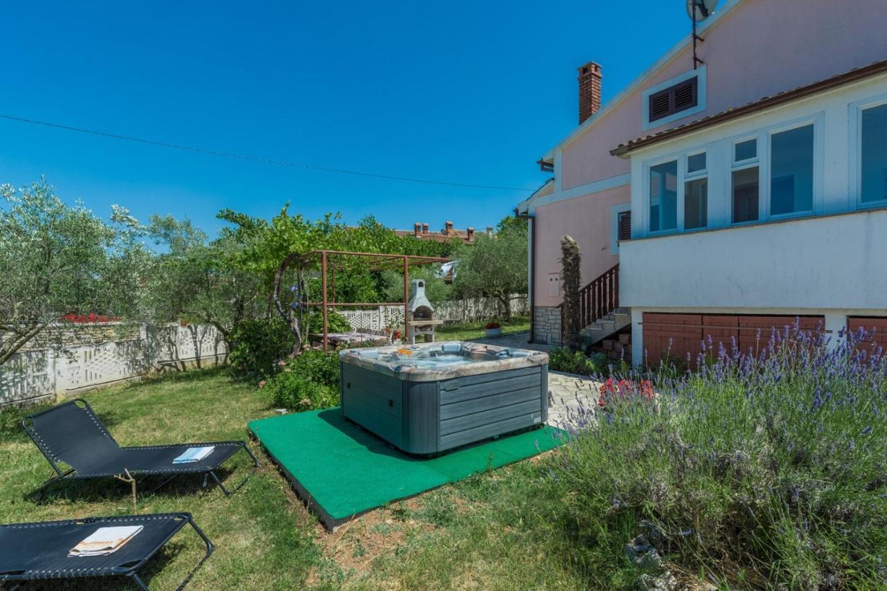 Ferienhaus Zora with Whirlpool Sveti Lovreč Pazenatički Exterior foto