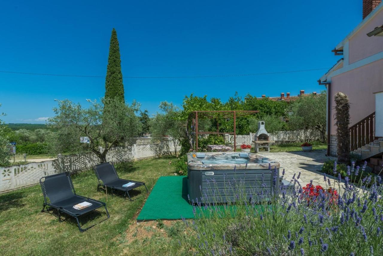 Ferienhaus Zora with Whirlpool Sveti Lovreč Pazenatički Exterior foto